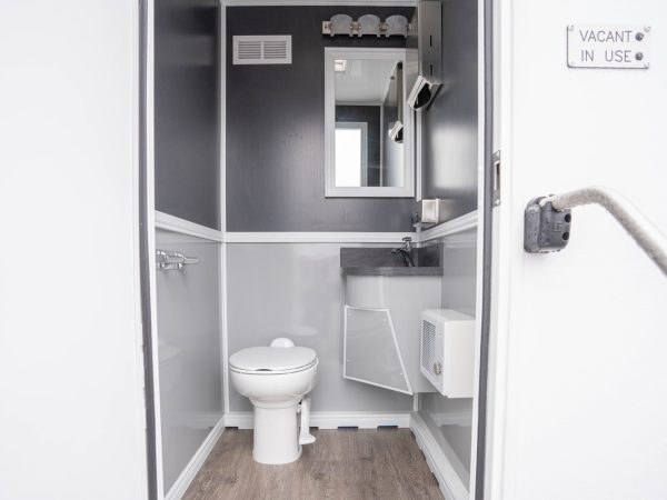 4 Stall - Luxury Restroom Trailer - Image 2